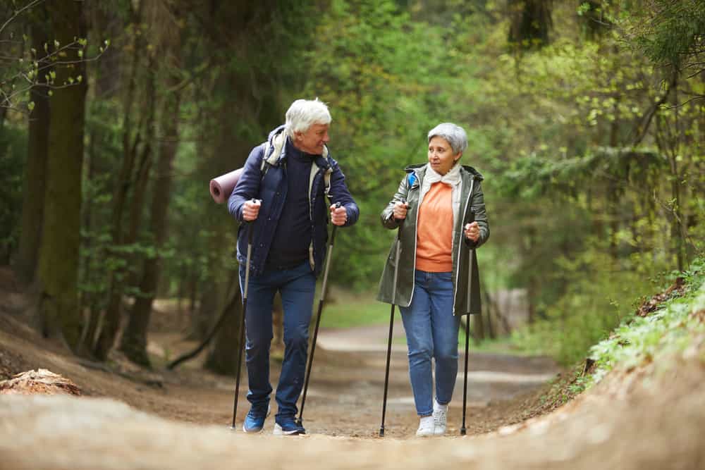 Quels sont les bénéfices de la marche active pour les seniors ?